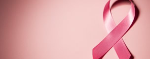 Lazo rosa simbolizando el compromiso contra el cáncer de mama